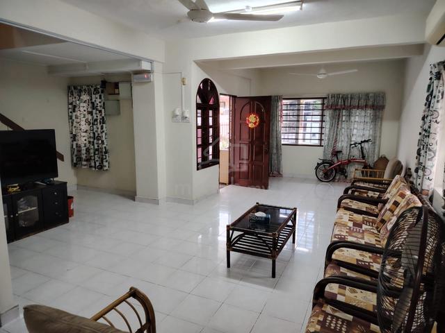 Subang Jaya SS 18 Double Storey House Near LRT Station To Let 1