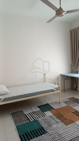 Room for Rent with basic furniture and home appliance 1