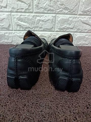 uk9.5 Clarks Black Slip-On Loafers - photo 3 of 6