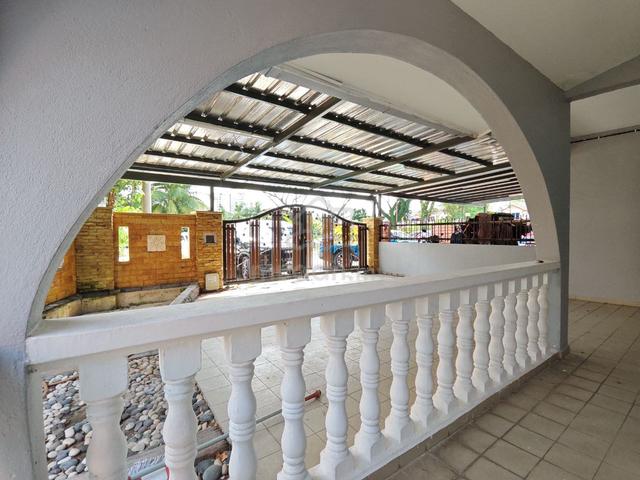 FACING PLAYGROUND END LOT 1.5 Storey House, Seksyen 28, Shah Alam 1