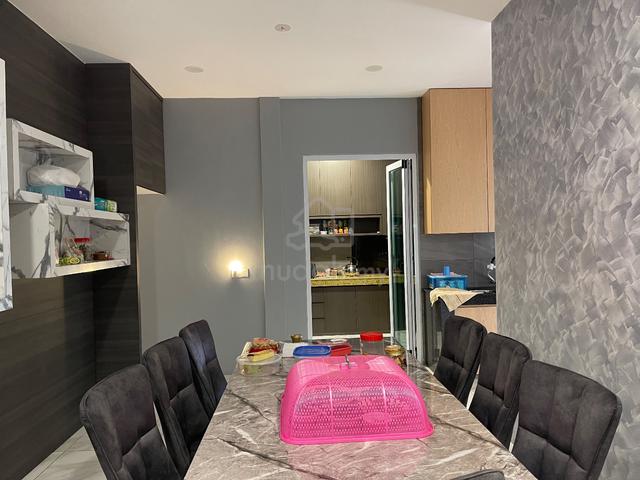 Stephen Avenue renovated 3 storey corner terraced house. 3