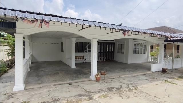 Rumah Banglo Kg Melayu Kluang 1