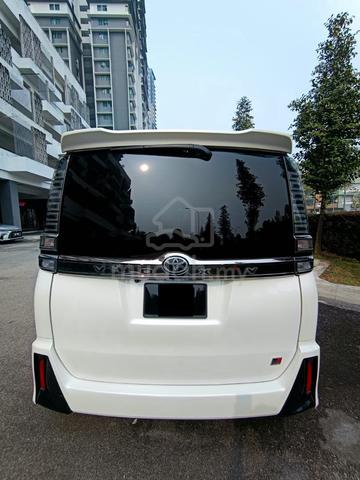 2018 Toyota VOXY 2.0 ZS KIRAMEKI (A) - 4