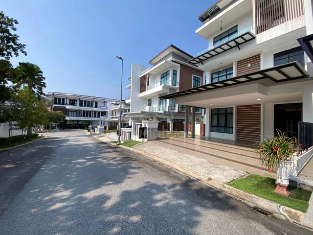 Premium 3 Storey Semi Detached VERGE 32 Puncak Melawati 1