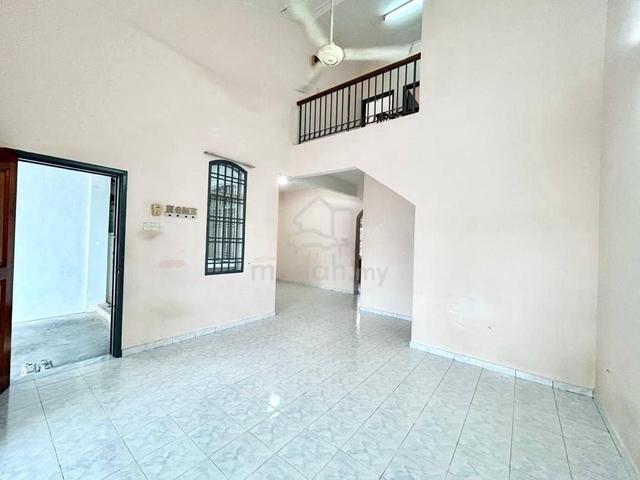 Kulai 1.5 storey house@Jalan Engggang Unblock View @ Can Full loan 1