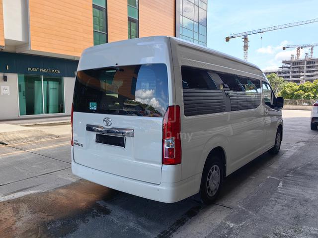 14 Seater Toyota HIACE 2.8 SLWB WINDOW VAN - 4