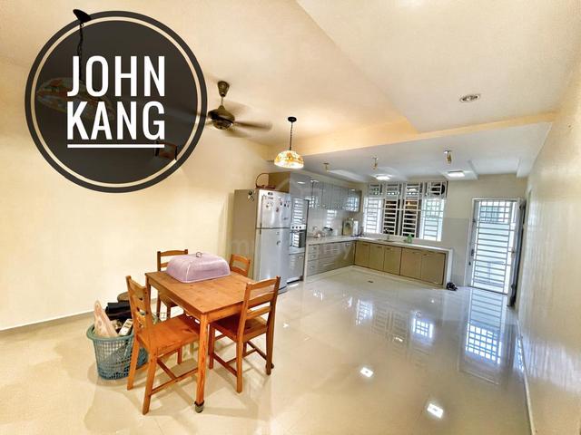Semi Detached House, Fully Renovated & Furnished, 3000sf, Worth Rent! 2