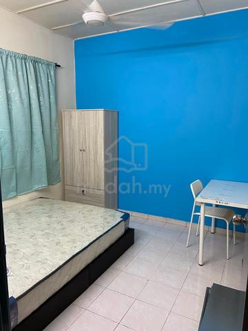 Medium room for rent 1