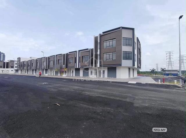 Face Open【1st Floor Shop Lot Office】🤩Uptown Square Kota Kemuning!Rent 1