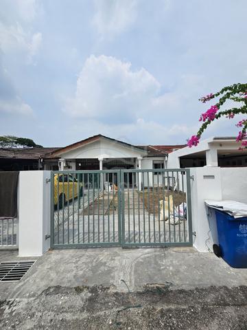 New Paint & Renovated_ Prime Area Taman Sri Muda Sek 25_ Prime Area 1