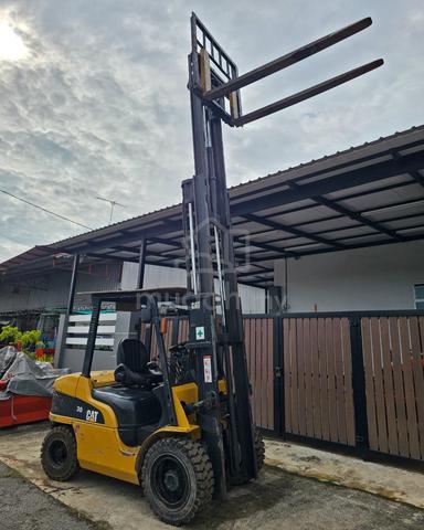 Caterpillar Forklift 3 Ton - photo 3 of 6