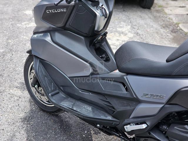 Cyclone RT2S ABS TCS - Premium Comfortable Scooter - photo 18 of 29