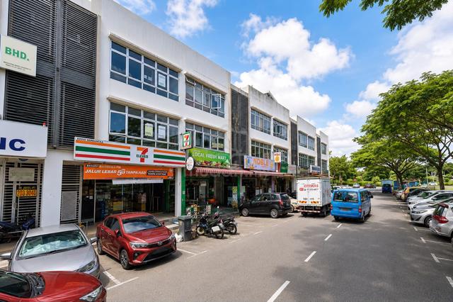 3-Storey Corner Shoplot|Tenanted|RM12,200 Rental Income|Gelang Patah 1