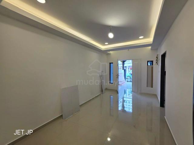 Renovated!! 20x60 3R2B Taman Sentosa 1Sty House Klang 1
