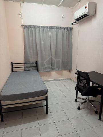 Medium room for rent in SS2, PJ 1