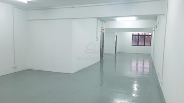 OPPOSITE USM! 1st Floor Shoplot 1,100sf  1