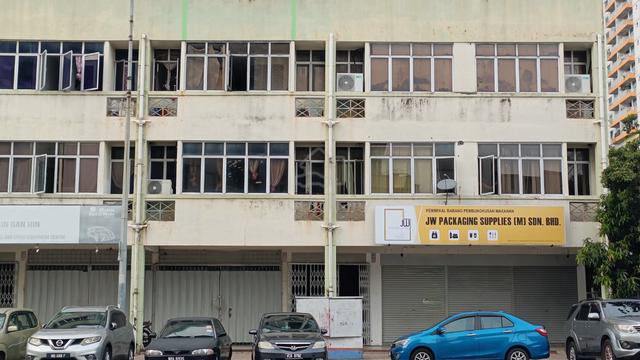 Ground Floor Shoplot @ Cheras near MRT Station Taman Maluri for rent 1
