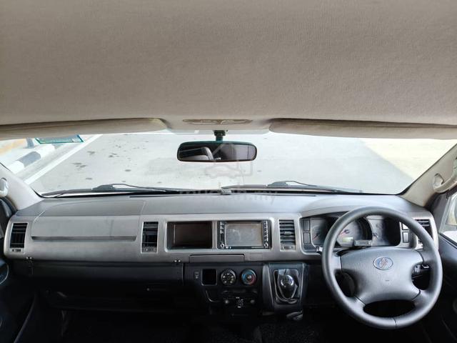 CAM Placer-X 2.5 (M) Window van 18 Seat - 5