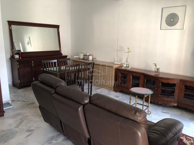 Master Bedroom 1 person ONLY - FREE PARKING) / LRT 1