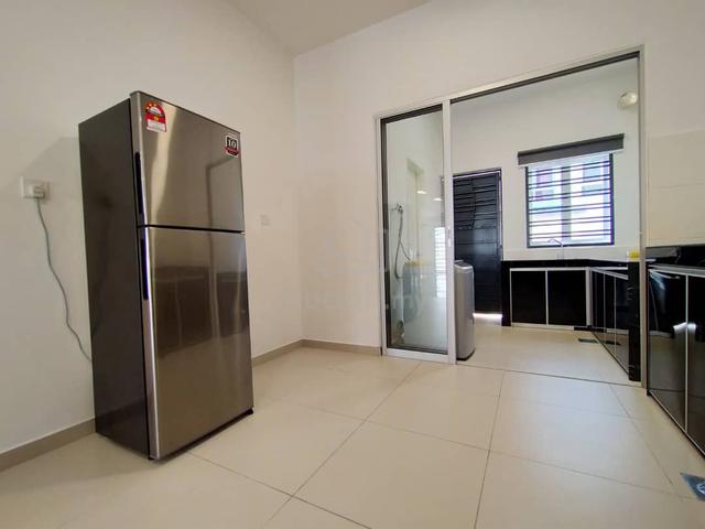 Medium room + own bathroom + free agent/lawyer fee 5