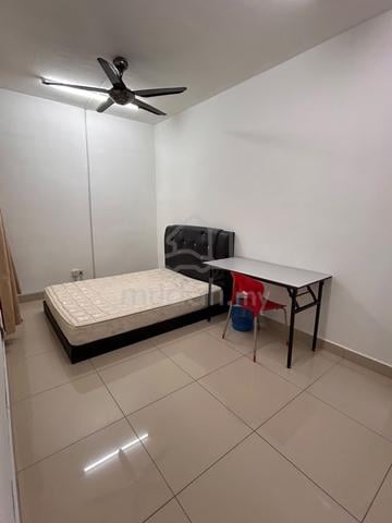 Room For Female Kota Damansara 1