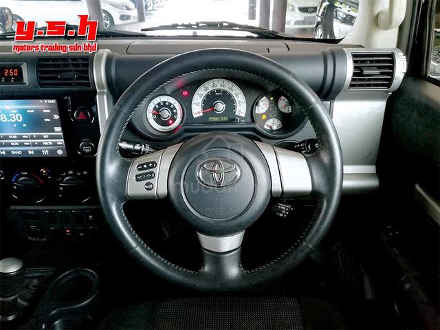 2014 Toyota FJ 4.0 CRUISER (A) - 4