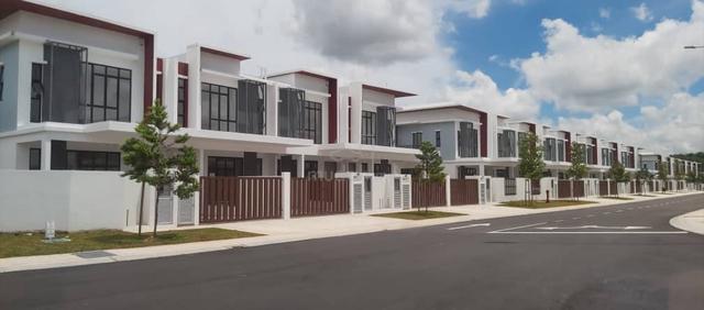 Setia ecohill, present 7, Eco majestic Near university, Master room 1