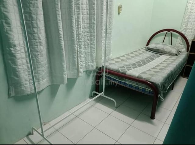 Bilik Sewa Lelaki Master Bedroom at Sg Ular near Gebeng / BASF / MCKIP 2