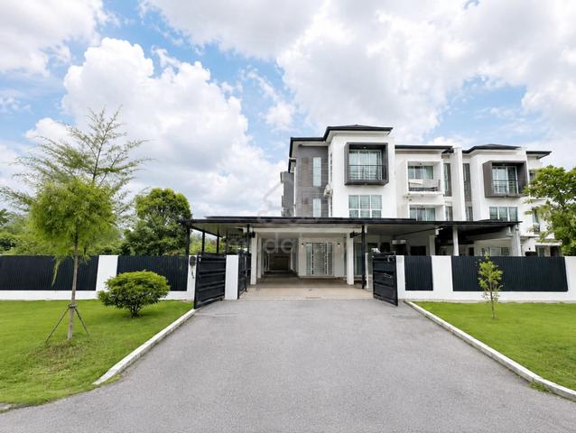 3 Storey Terrace House Corner at Palm Residence, Stapok, Kuching 1