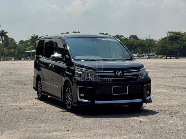 2017 Toyota VOXY 2.0 ZS KIRAMEKI II (A) - 1