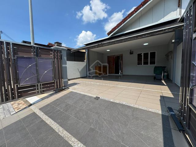 Bukit Indah 1Storey With Aircon Autogate Washing Machine Fridge 1