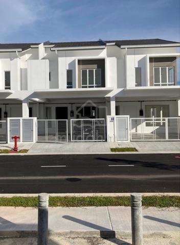 Tiara Sendayan Double storey for rent 1