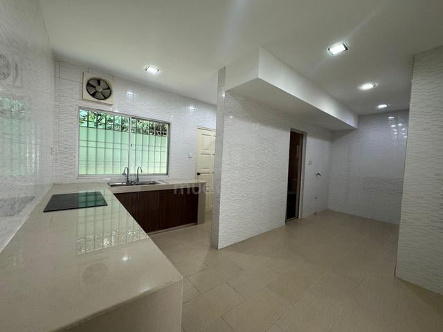 【kitchen extended, aircond, heater】2 Storey House, Ivory, Kota Emerald 1