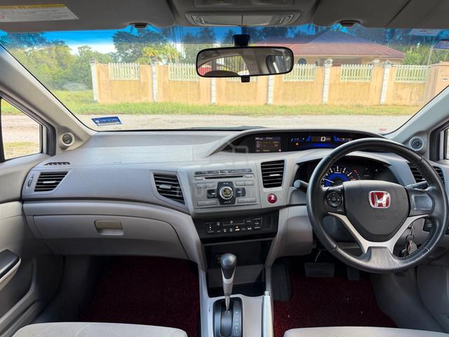 2013 Honda CIVIC 1.8 S (A) - 4