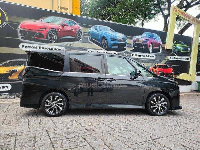 2023 Toyota VOXY 2.0 SZ (14K KM) HIGH SPEC - OFFER - 3