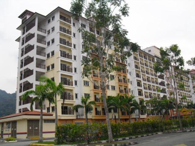 Suria Apartment (Bukit Merah Laketown) 1