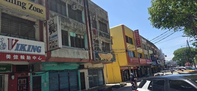 Triple Storey Shop Silibin Commercial Center 1