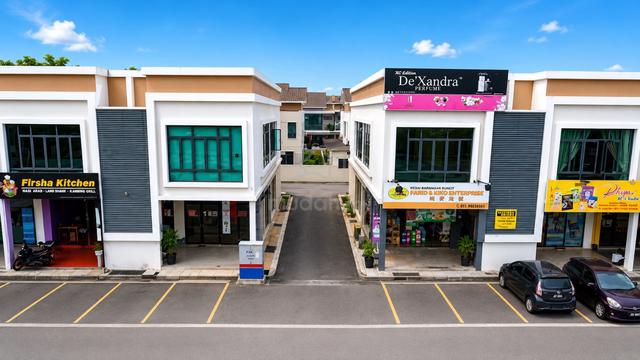 TASEK GELUGOR DOUBLE STOREY SHOPLOT FACING MAINROAD Nr POKOK SENA 1
