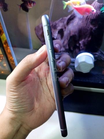 iPhone 11 256GB - photo 3 of 6