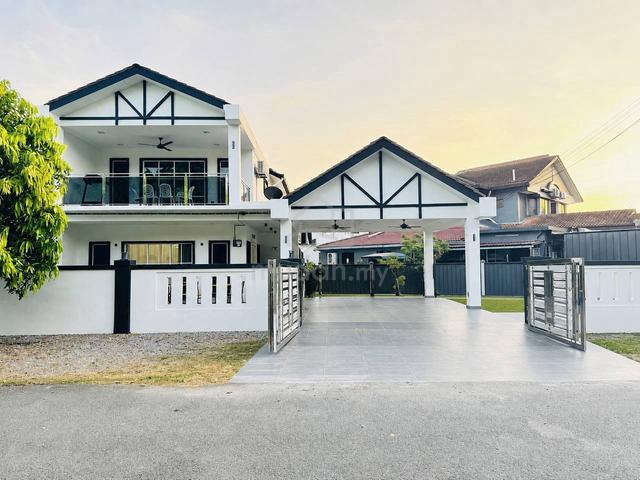 CORNER LOT Double Storey Jalan Platinum Seksyen 7, Shah Alam 1