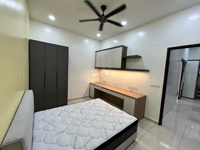 Spacious Middle Room 1