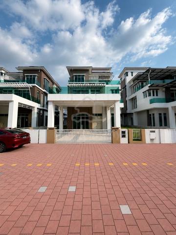 Royale Height 3 Storey Bungalow For Sales 1