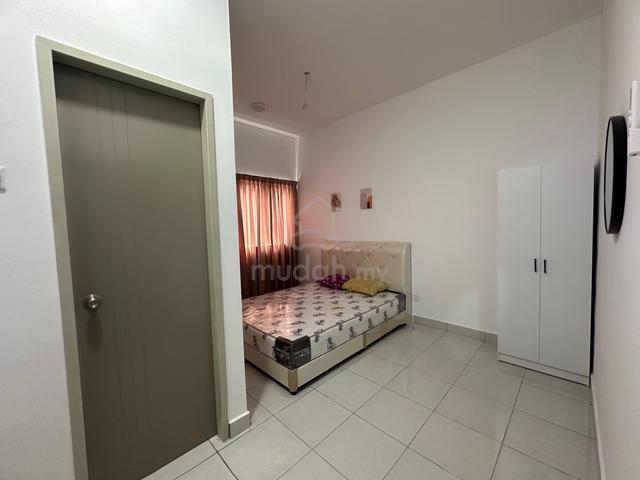 Bilik Sewa Perempuan Nilai Room lady 1