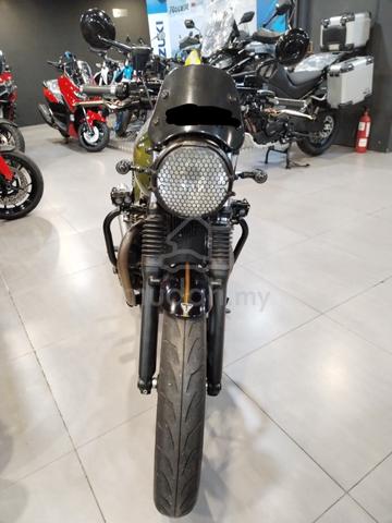 triumph bobber back seat