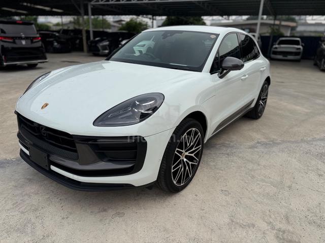 2024 Porsche MACAN T, RED INTERIOR, SPORT CHRONO - 3