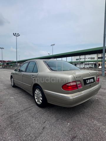 Mercedes Benz E-CLASS 2.6 240 CLASSIC (CBU) - 4