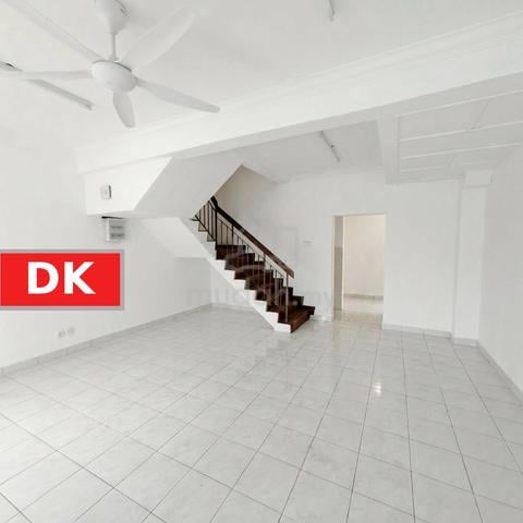 Puchong Utama Double Storey House for Sale, Well Kept 1