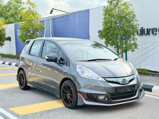 2014 Honda JAZZ 1.3 HYBRID FACELIFT (A) - 2