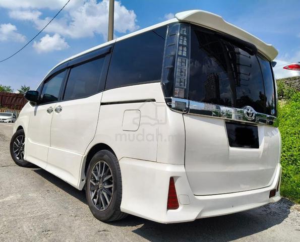 2016 Toyota VOXY🔥ORI ZS KIRAMEKI🔥7 SEAT🔥3 unit - 4