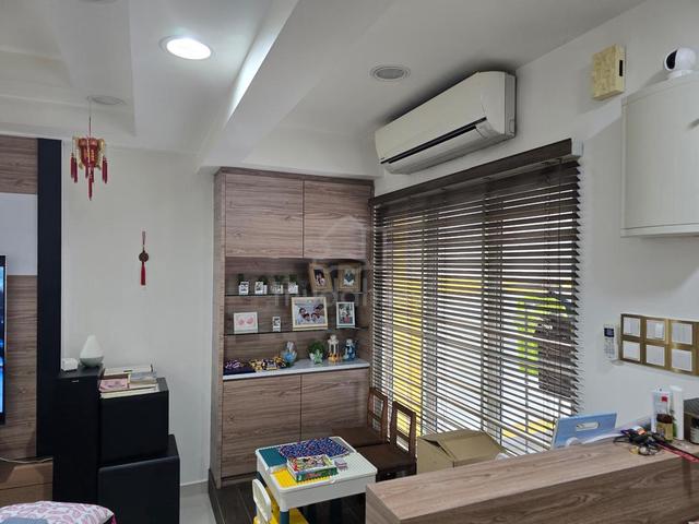 2sty nicely renovated tip top conditon move in Freehold 1